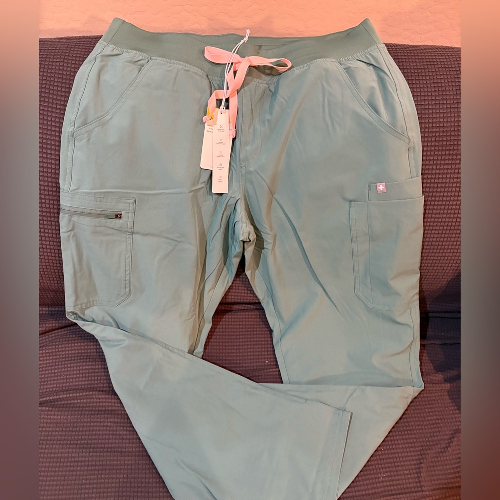 W_YOLA YOGA WB FREEX LINED
SCRUB PANTS
W23SW2006 womens LARGE!